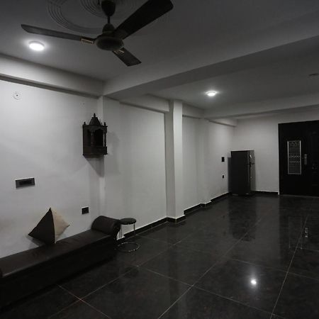Hotel Twamev Couple Friendly Laxmi Nagar New Delhi Exterior photo
