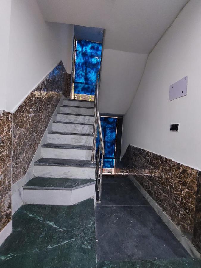 Hotel Twamev Couple Friendly Laxmi Nagar New Delhi Exterior photo