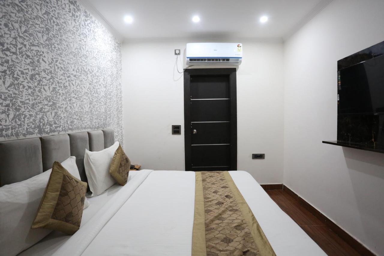 Hotel Twamev Couple Friendly Laxmi Nagar New Delhi Exterior photo