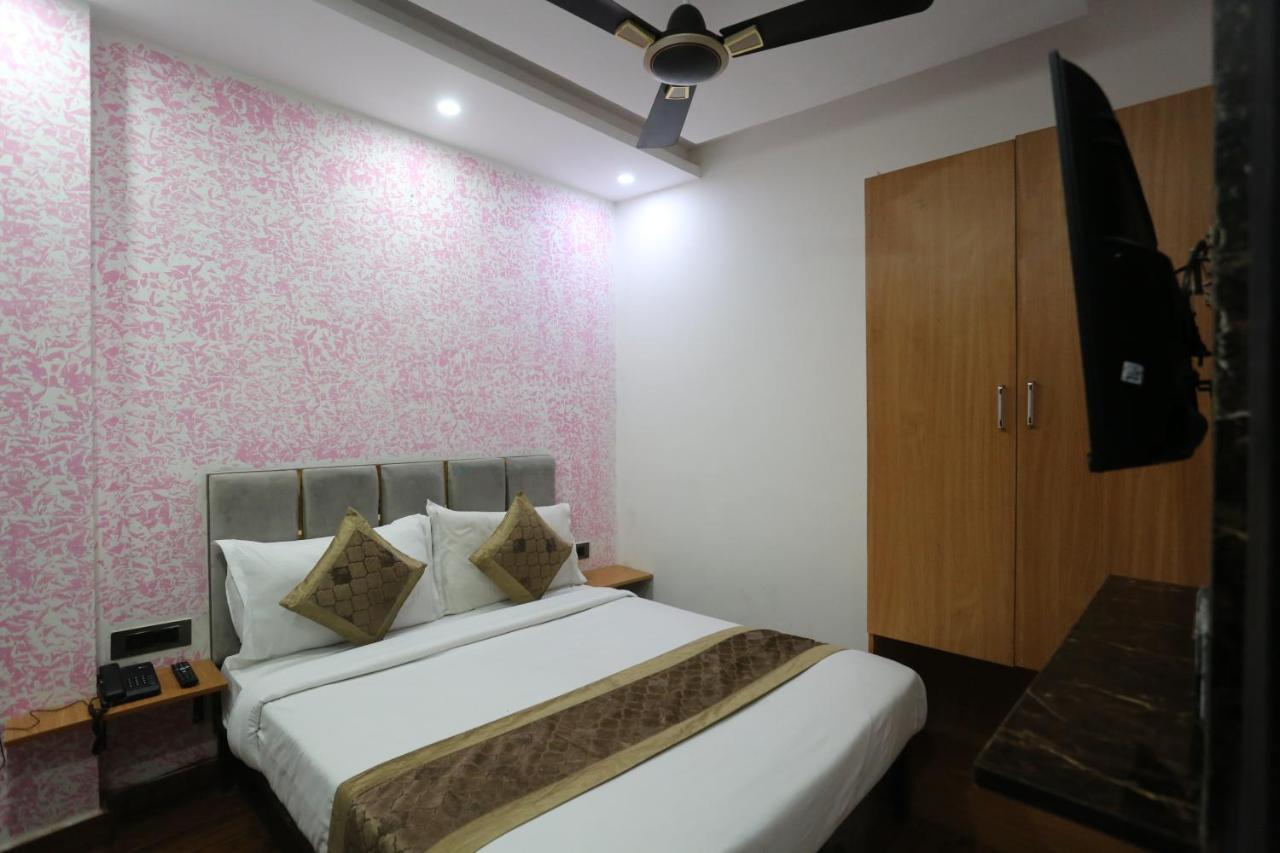 Hotel Twamev Couple Friendly Laxmi Nagar New Delhi Exterior photo