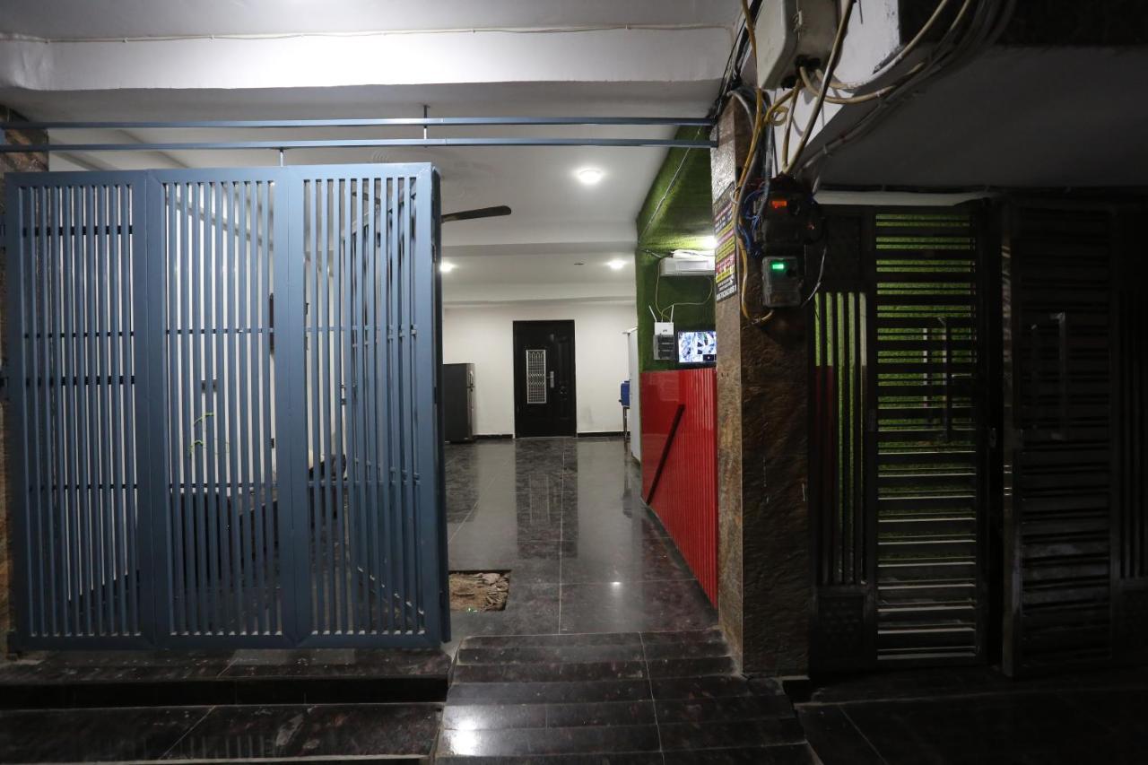 Hotel Twamev Couple Friendly Laxmi Nagar New Delhi Exterior photo
