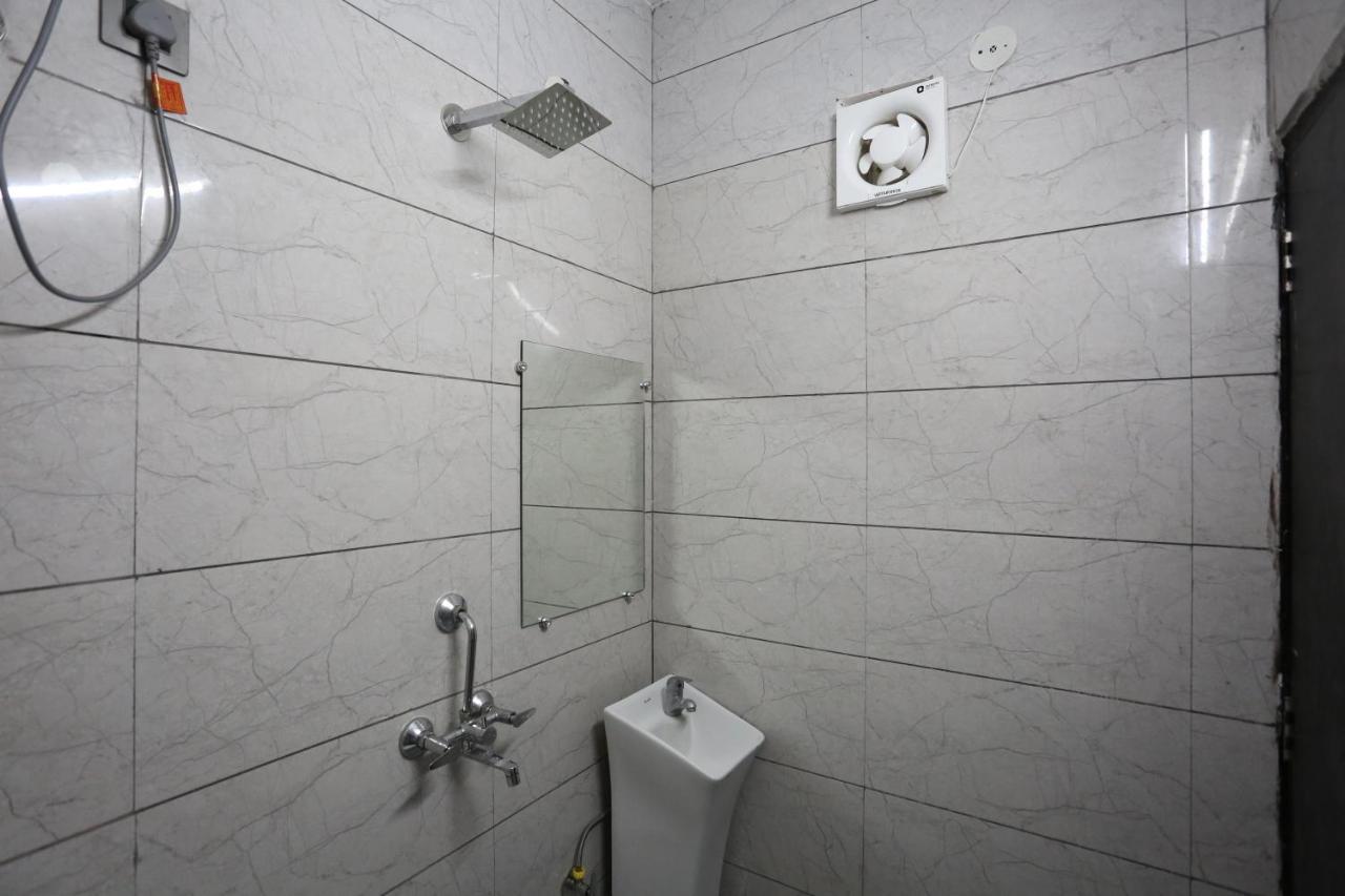 Hotel Twamev Couple Friendly Laxmi Nagar New Delhi Exterior photo