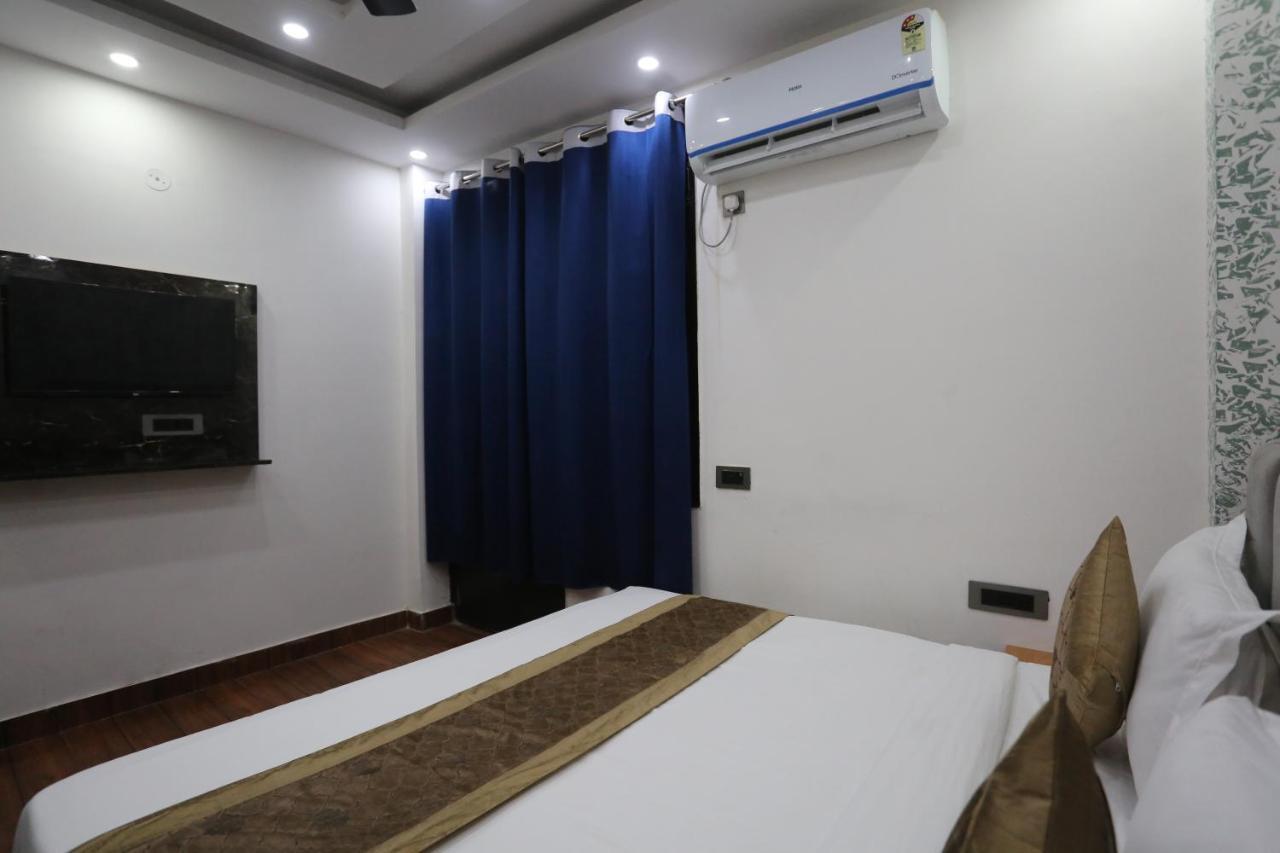 Hotel Twamev Couple Friendly Laxmi Nagar New Delhi Exterior photo