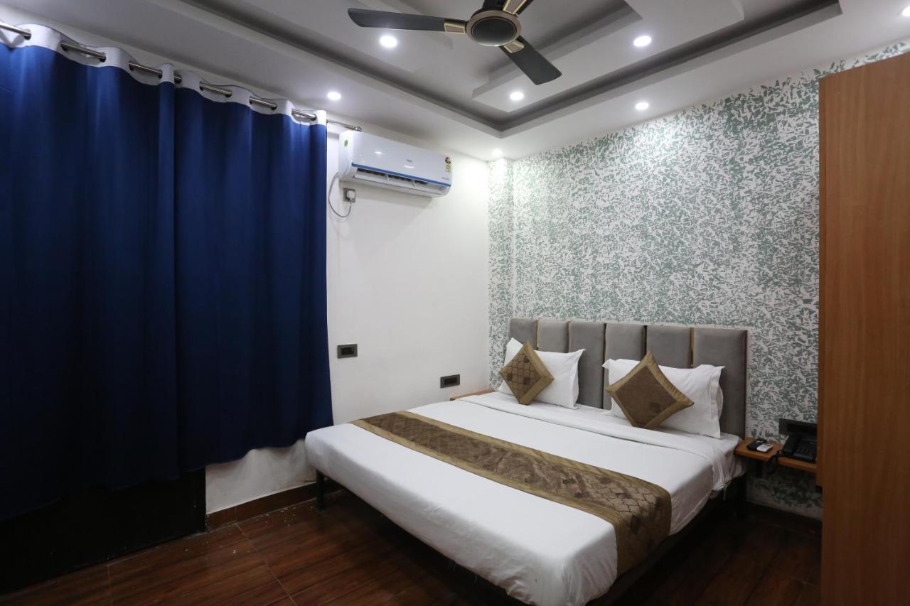 Hotel Twamev Couple Friendly Laxmi Nagar New Delhi Exterior photo