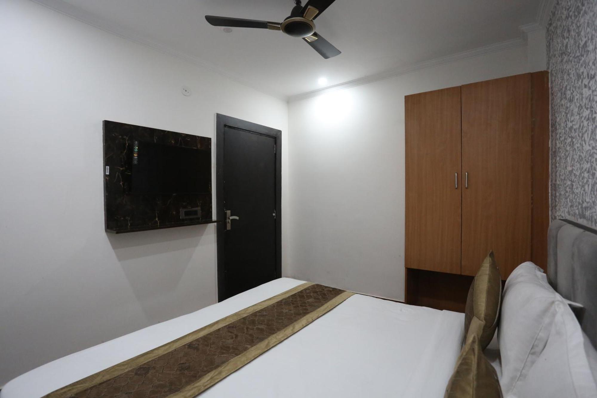 Hotel Twamev Couple Friendly Laxmi Nagar New Delhi Exterior photo