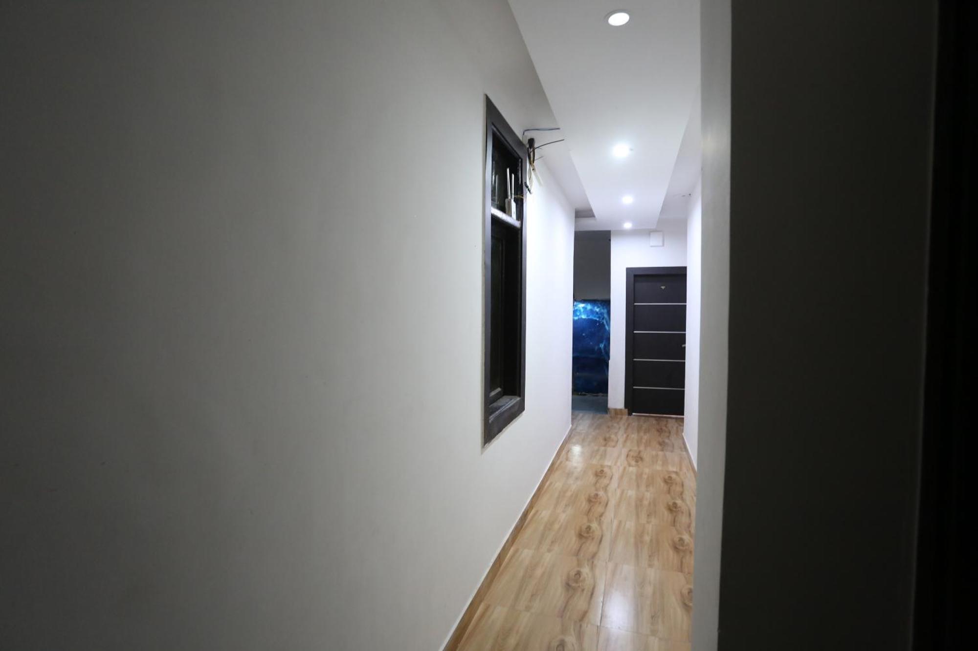 Hotel Twamev Couple Friendly Laxmi Nagar New Delhi Exterior photo