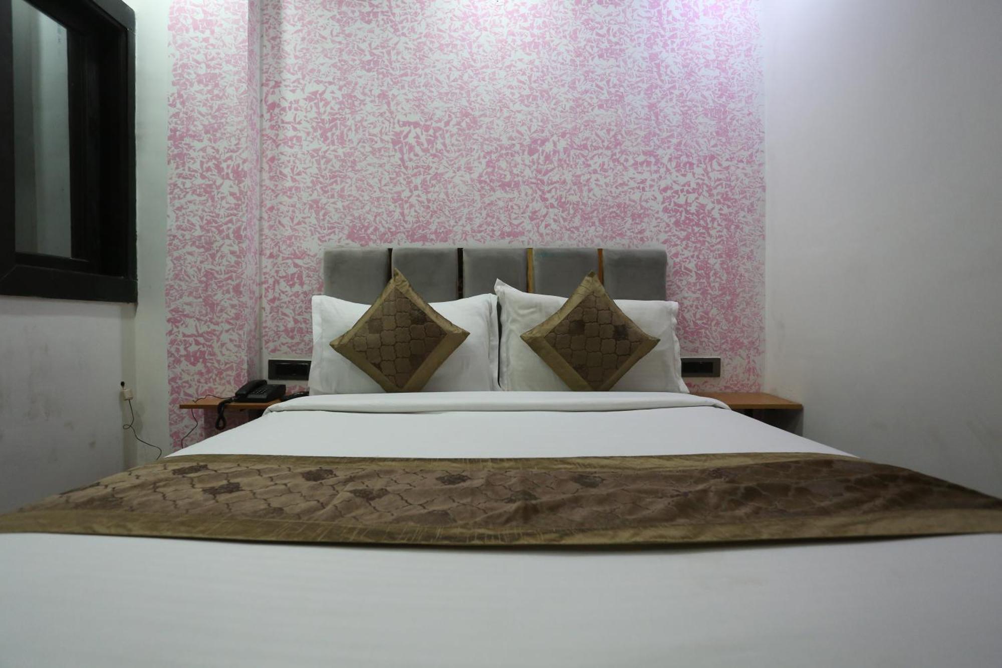 Hotel Twamev Couple Friendly Laxmi Nagar New Delhi Exterior photo