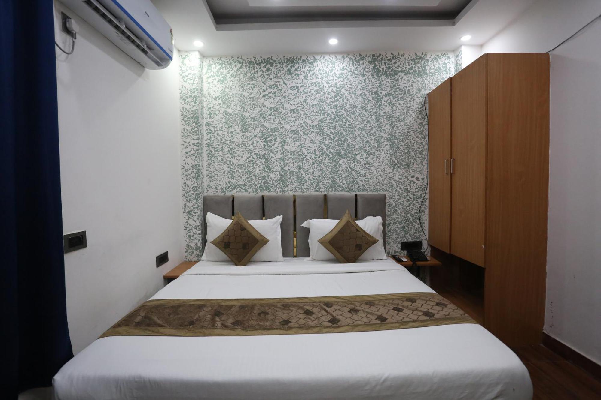 Hotel Twamev Couple Friendly Laxmi Nagar New Delhi Exterior photo