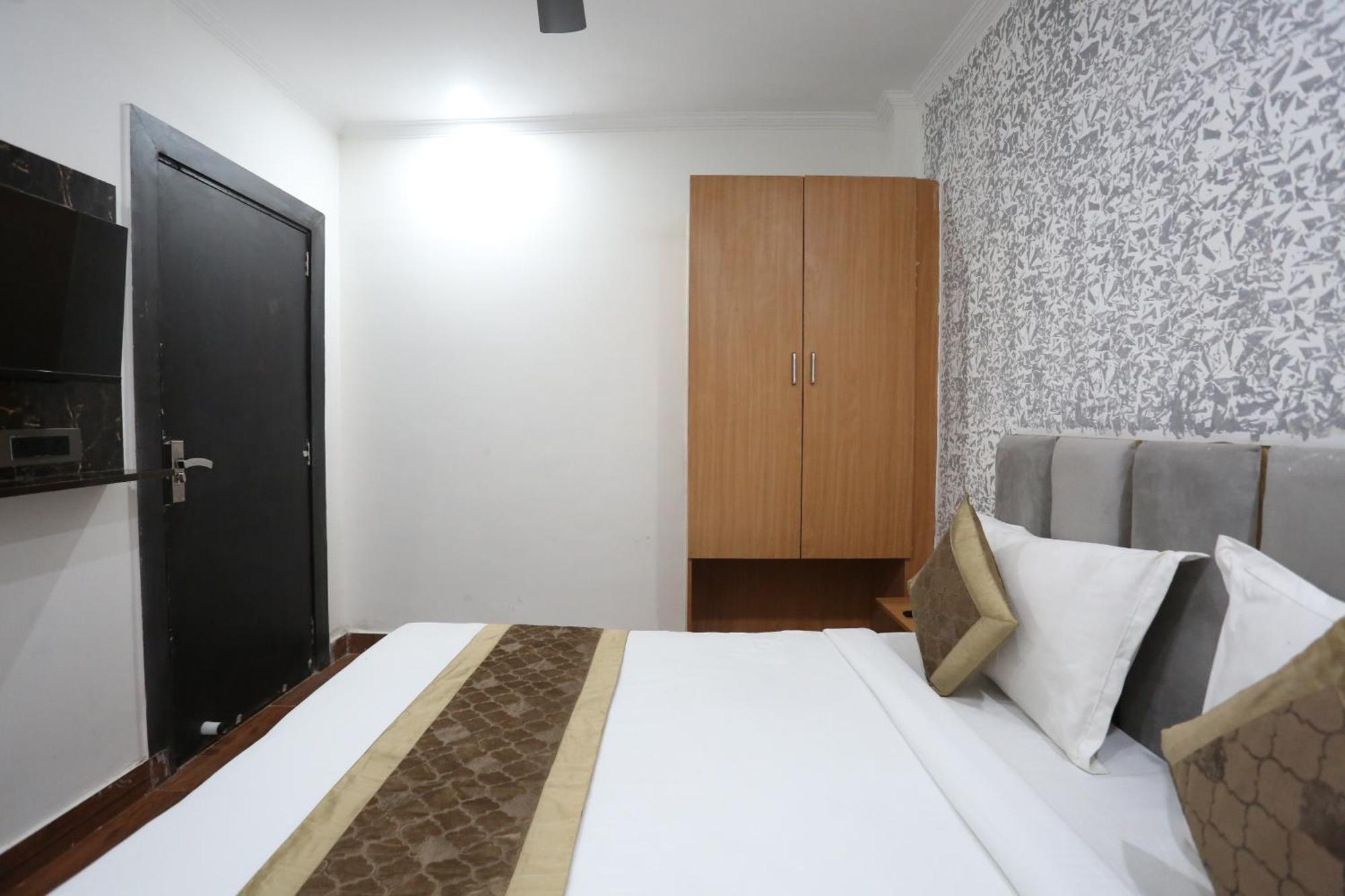 Hotel Twamev Couple Friendly Laxmi Nagar New Delhi Exterior photo