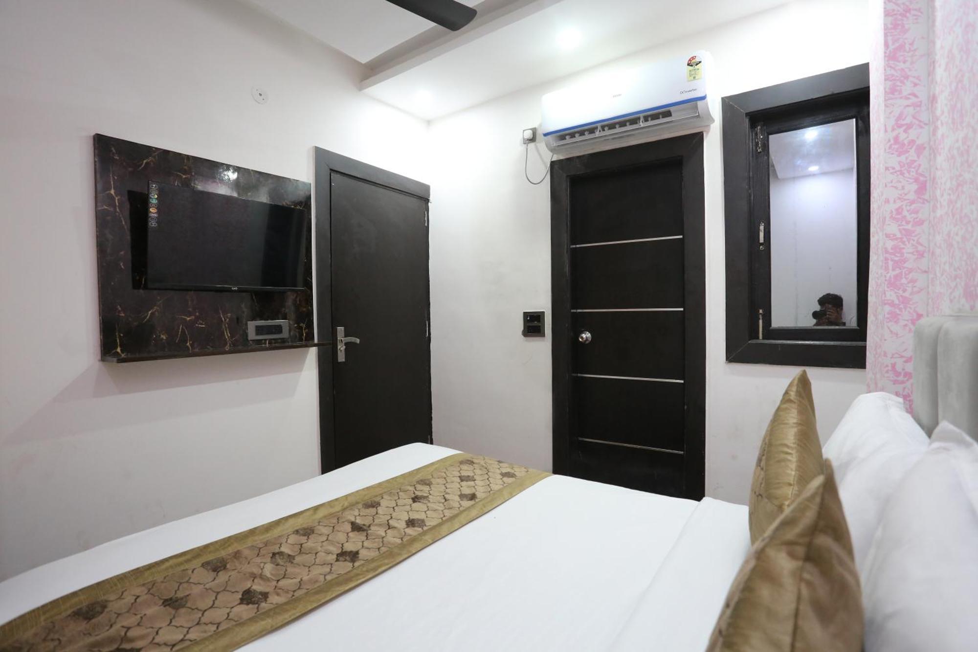 Hotel Twamev Couple Friendly Laxmi Nagar New Delhi Exterior photo
