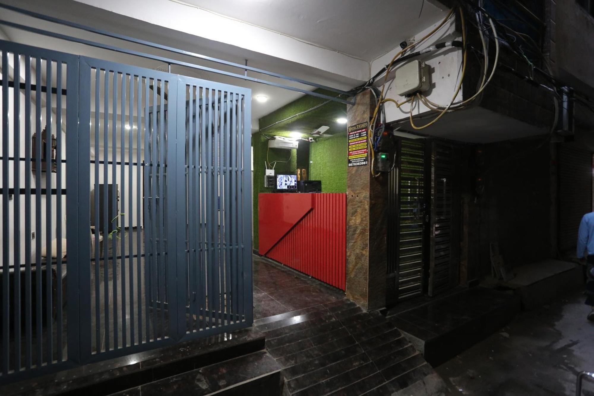 Hotel Twamev Couple Friendly Laxmi Nagar New Delhi Exterior photo